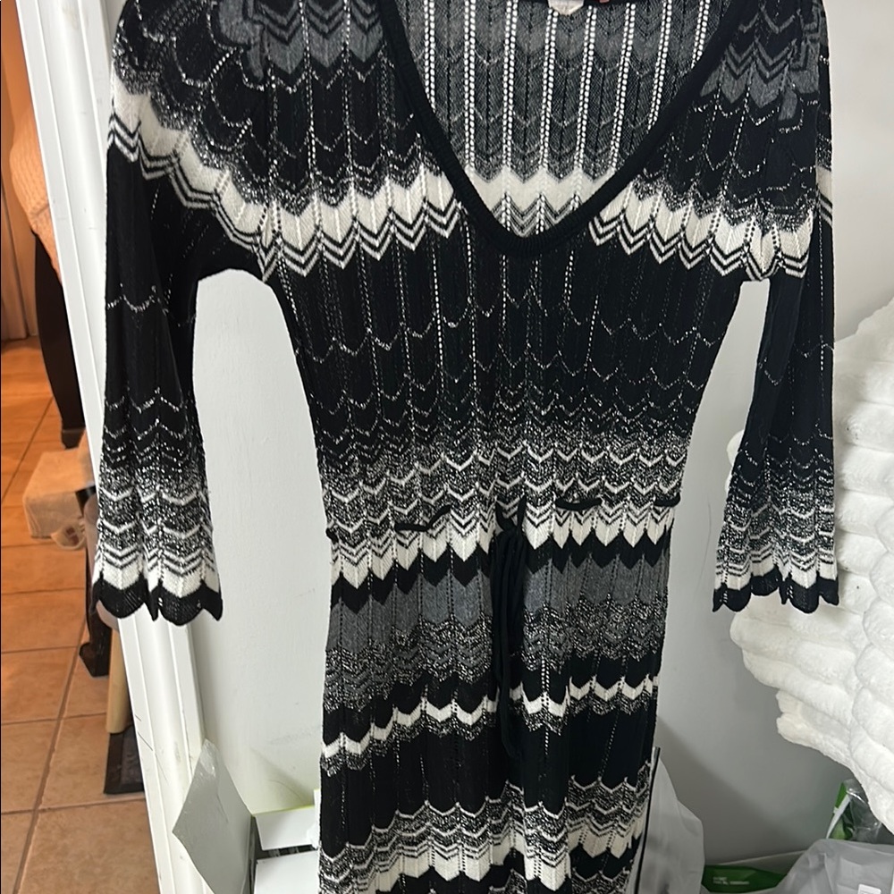Black and White Knit blouse
